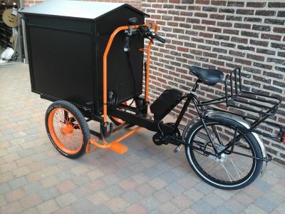 Traditionele fiets werd omgebouwd tot elektrische cargobike of bakfiets