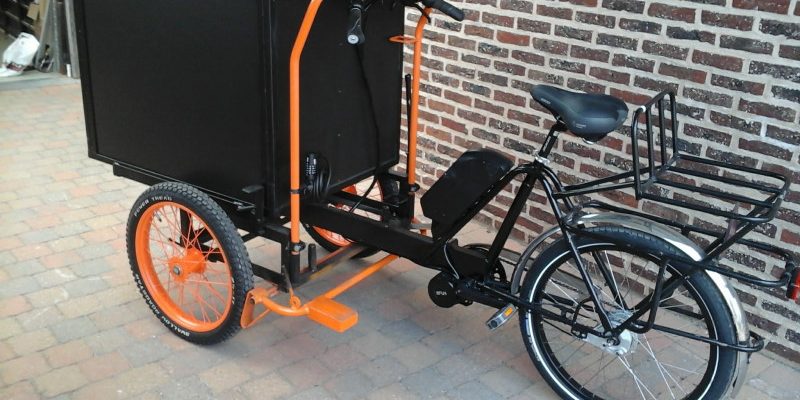 Traditionele fiets werd omgebouwd tot elektrische cargobike of bakfiets